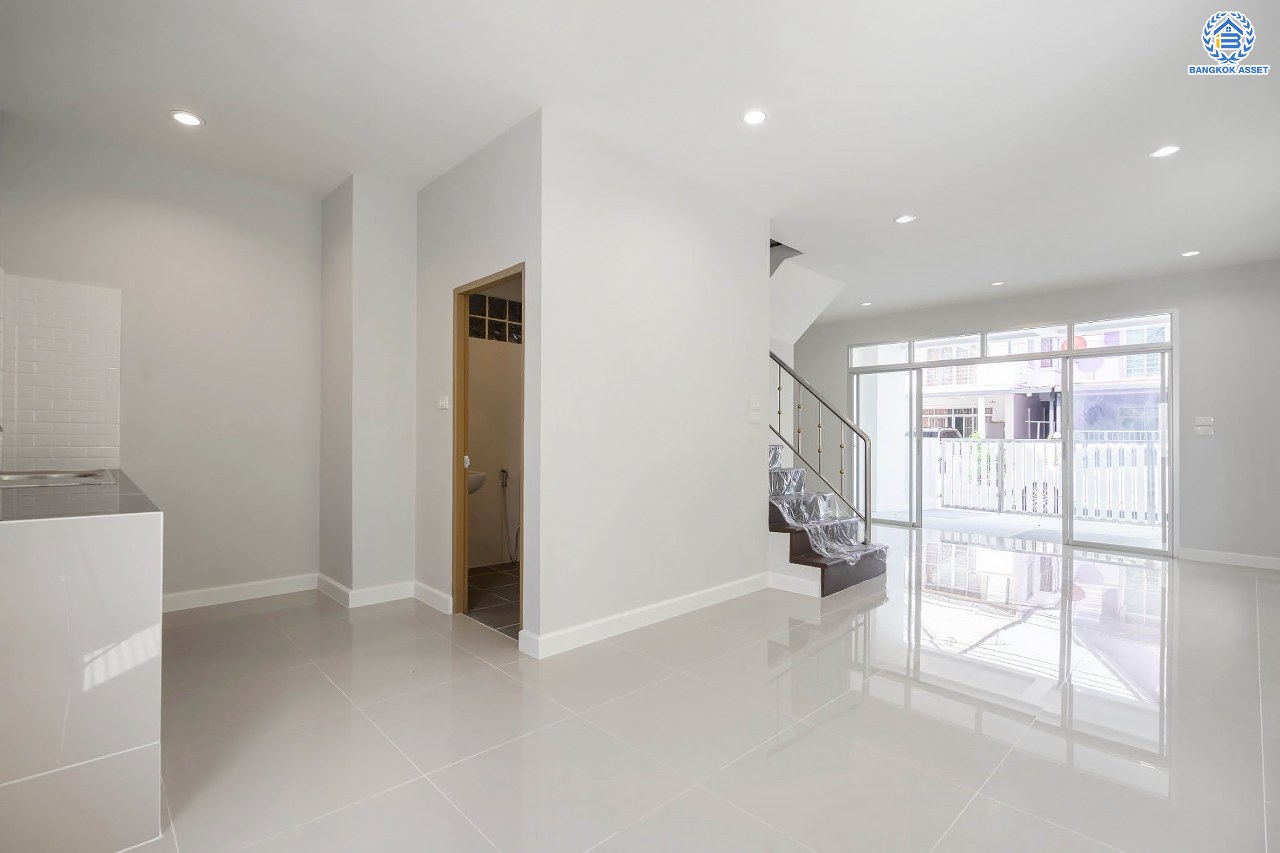 บ้านมือสองตกแต่งใหม่ โครงการ มณฑล4 บางใหญ่ เนื้อที่ 28.4 ตร.ว. ฟังก์ชัน 3 ห้องนอน 2 ห้องน้ำ จอดรถได้ 2 คัน รองรับทุกกิจกรรม บนทำเลเชื่อมต่อหลายเส้นทาง อาทิ ถนนแก้วอินทร์, ถนนกาญจนาภิเษก, ถนนรัตนาธิเบศร์ ใกล้รถไฟฟ้าสายสีม่วง "สถานีตลาดบางใหญ่" และจุดขึ้นทางด่วน "กาญจนาภิเษก"